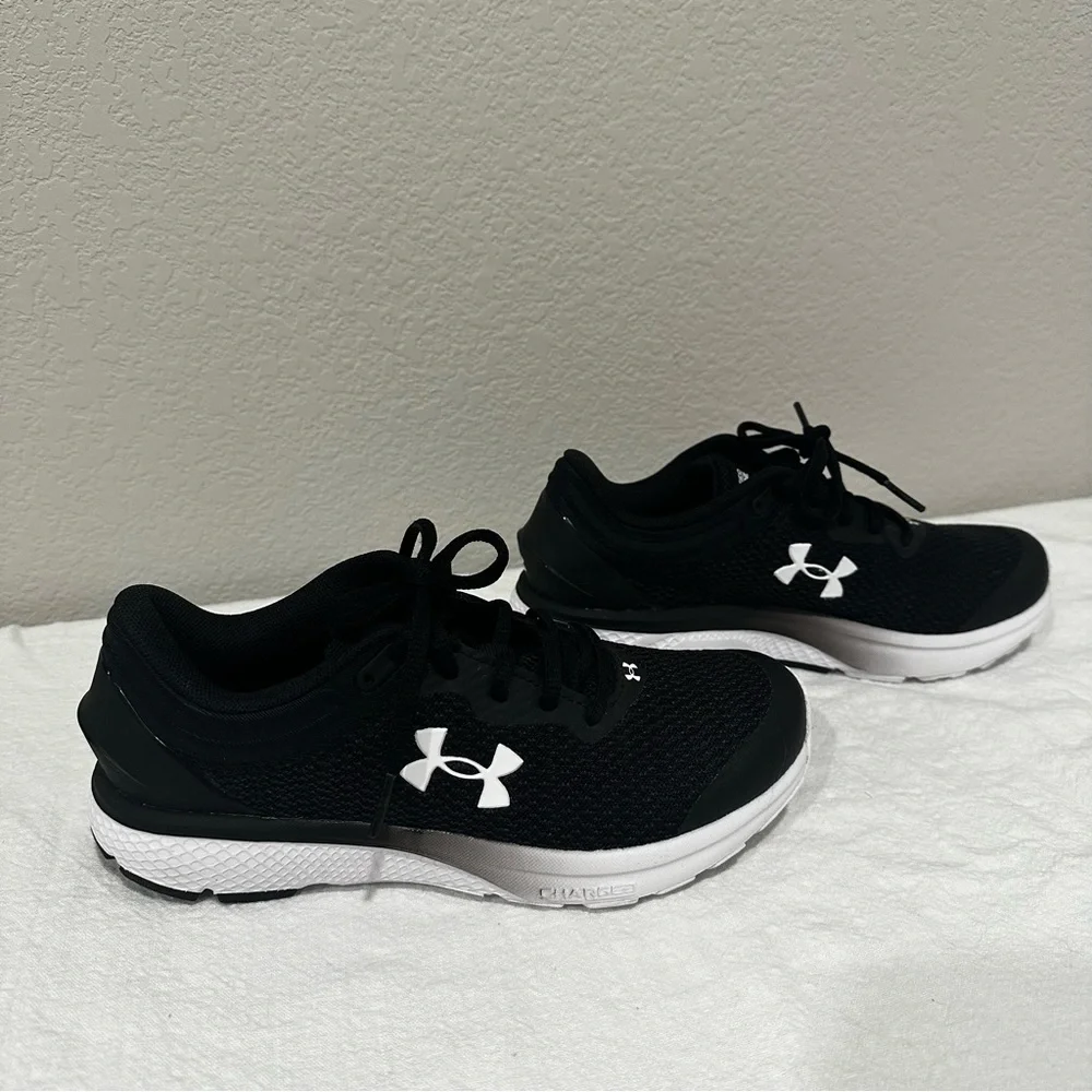 Under Armour Charged Escape 3 Black & White Women’s Size 6 SKU3024913. Preloved - Picture 3 of 12